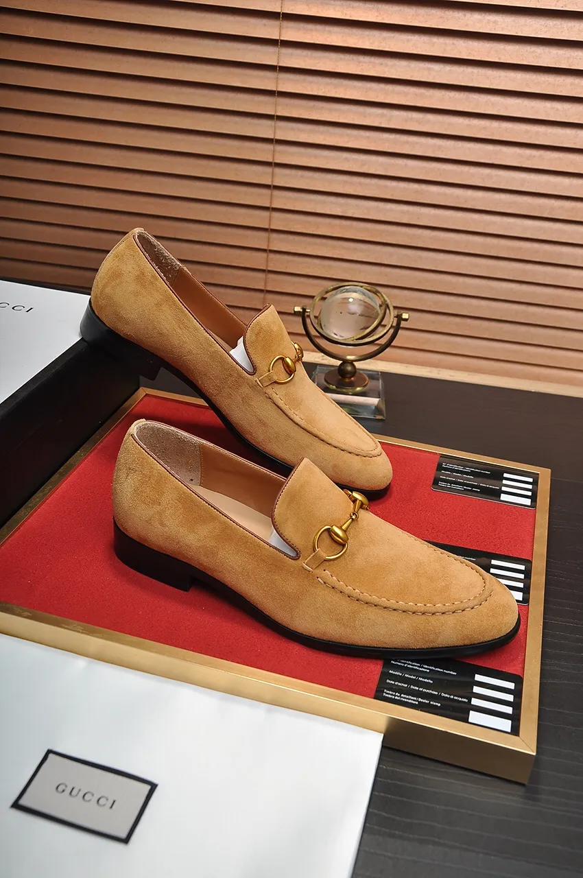 Men's men's shoes 💰500💶 [LV] (original single cowhide lining) 🍀LV's latest genuine leather business suit shoes are launched simultaneously on the official website. The first-layer cowhide imported from Italy is made of heavy gold, 💥official website 1:1 rubber outsole. Versatile to wear, high-end without losing class, and the color combination is extraordinary. This four-season style is alluring when worn on your feet, showing off your big-name flair. Standard code 38-45 (45 customized)